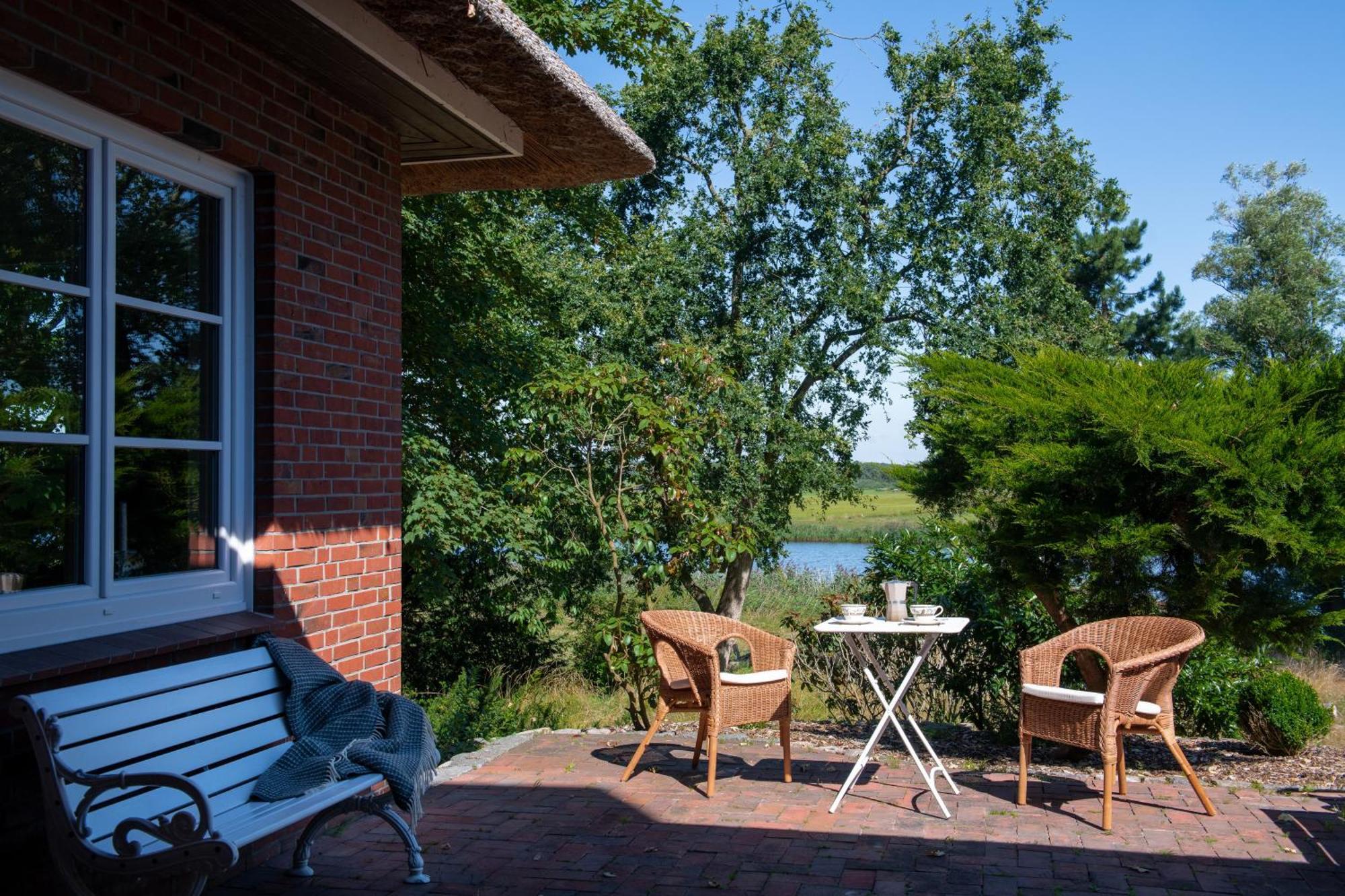 Вилла Reetdachhaus Eiderblick Breiholz Экстерьер фото