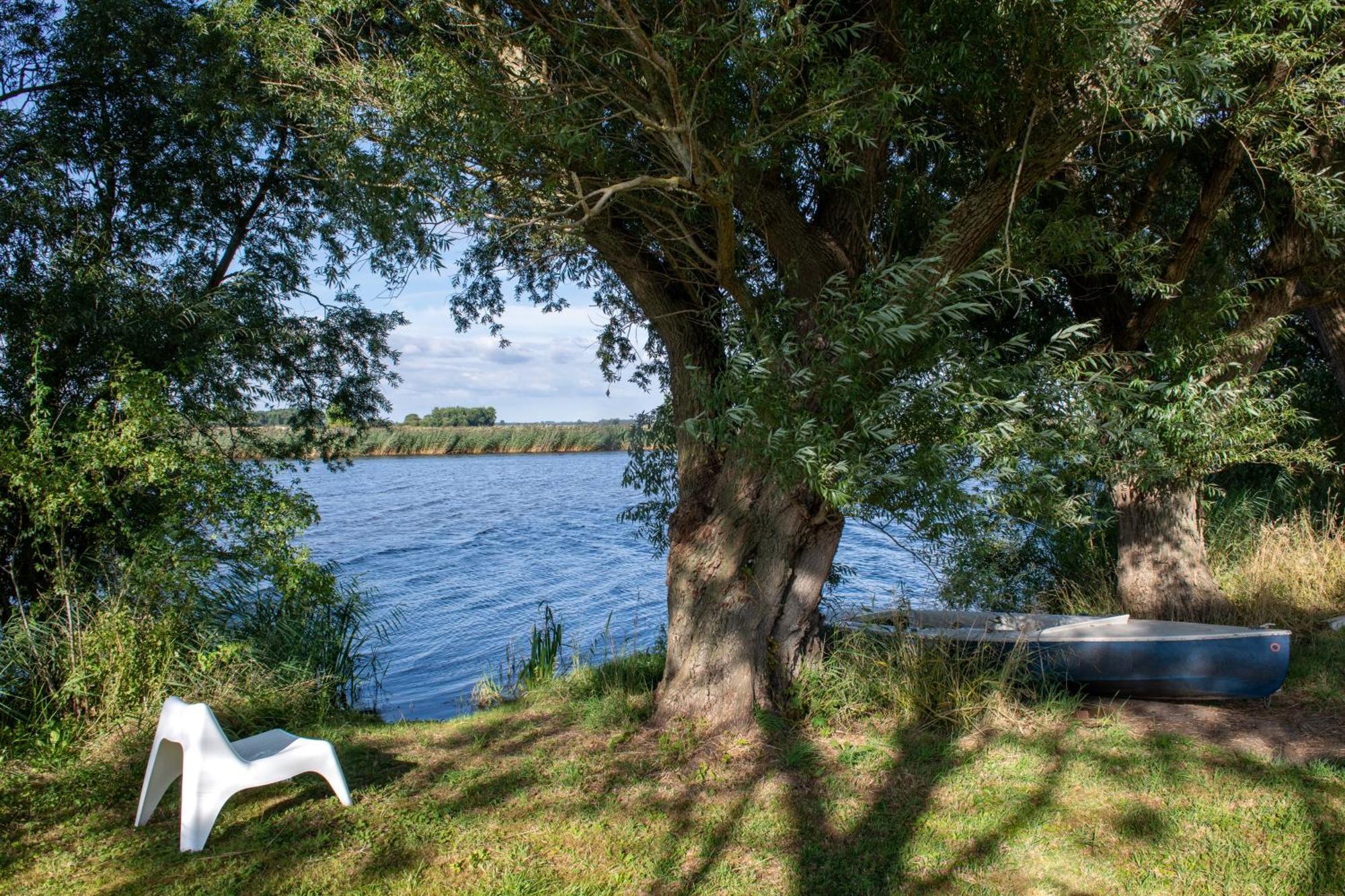 Вилла Reetdachhaus Eiderblick Breiholz Экстерьер фото